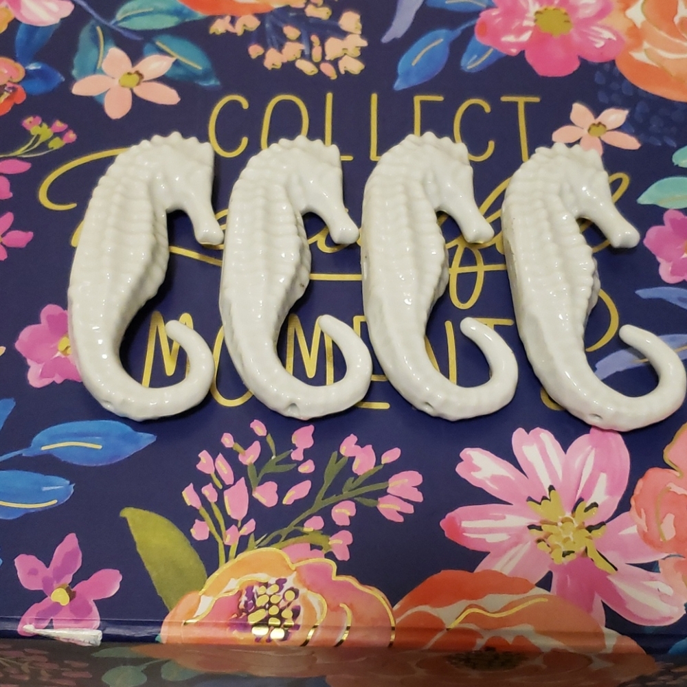 SEAHORSE WALL DECOR